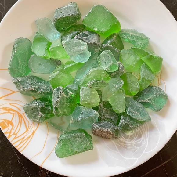 Decorative Green Stone Chips for Vase or Candle Fillers - Picture 1 of 2